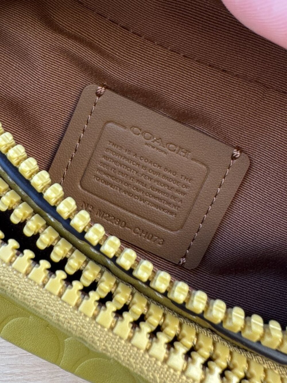 Authentic Coach Sprint Belt Bag 24" Signature Leather - Chartreuse Color - Picture 3 of 14